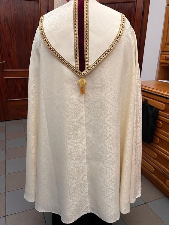 Zdjęcie projektu: Nowa biała kapa liturgiczna