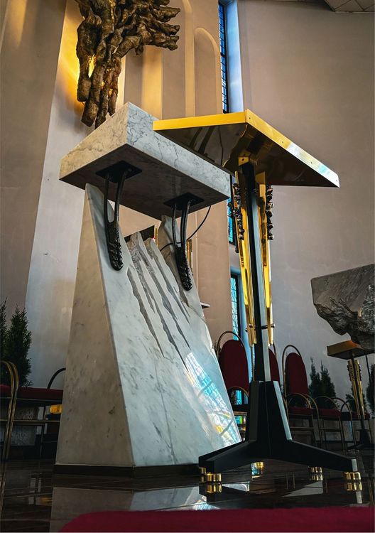 Zdjęcie projektu: Nowy pulpit pod Ewangeliarz oraz miejsce przewodniczenia